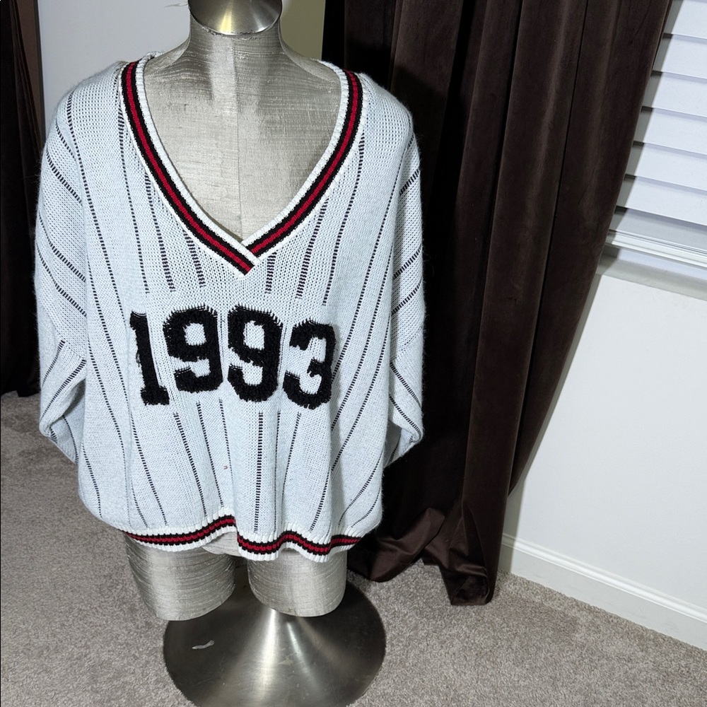 Boohoo White and Black V-Neck Sweater with 1993 Design